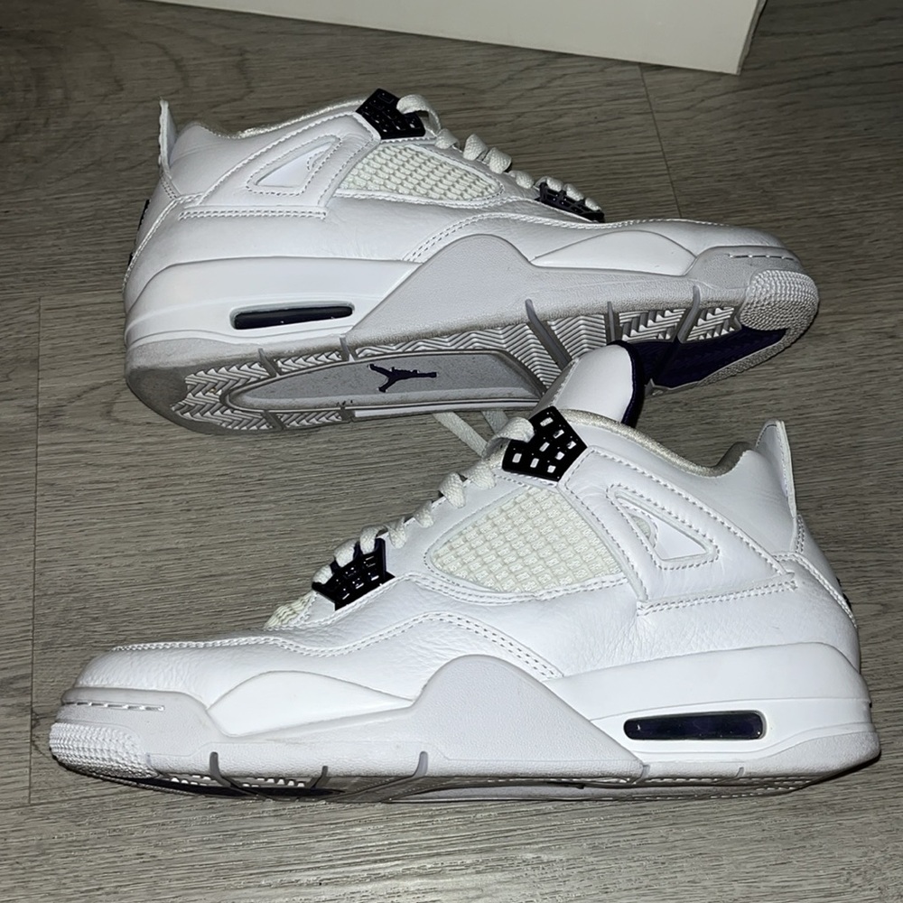 Like new Air Jordan 4 retro white/court purple - Picture 11 of 12